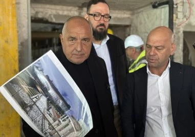 Бойко Борисов от Пловдив: Румен Радев го играе цар