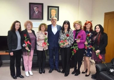 Димитър Иванов награди победителите в конкурса за най-красива ръчно изработена мартеница