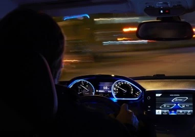 Кандидат-шофьорите ще карат задължително и през нощта