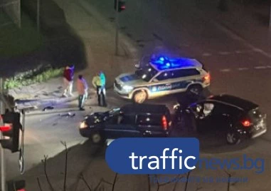 Катастрофа между два автомобила до Големия гигант в Пловдив