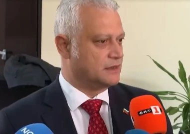 Министър Дечев: Ще се запозная с аргументите на протестиращите и ще взема решение за Костадинов