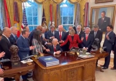 Пастори и духовни лидери се помолиха за здравето на Тръмп