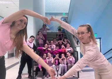 Родители и ученици от Пловдив със специално „Благодаря към своите любими учители за 8-ми март