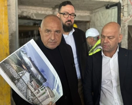 Бойко Борисов от Пловдив: Румен Радев го играе цар