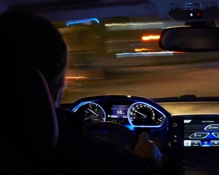 Кандидат-шофьорите ще карат задължително и през нощта