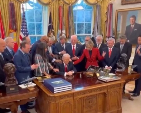 Пастори и духовни лидери се помолиха за здравето на Тръмп