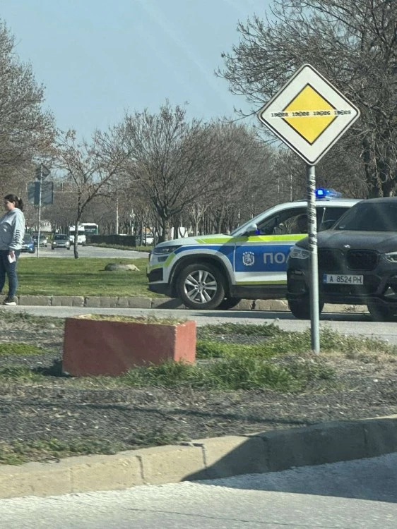 БМВ и Ауди се удариха в Тракия, линейка е на място