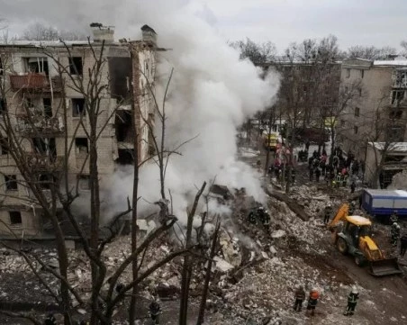 Десет са жертвите на руската атака в Харков