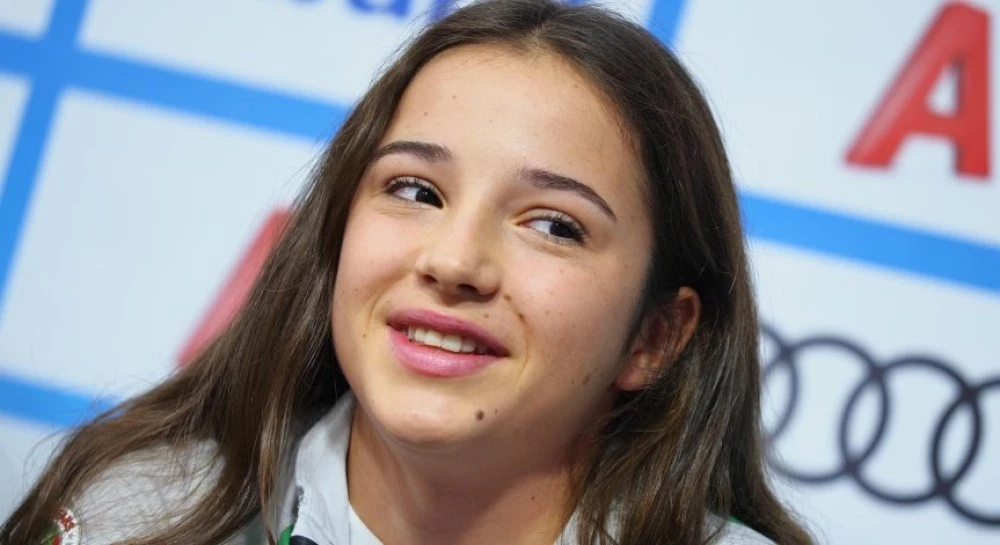 Хирургът на легендарен скиор се грижи за Малена Замфирова