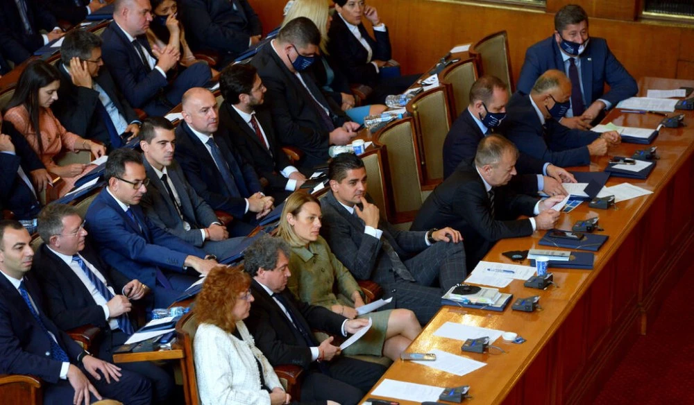 Парламентът на извънредно заседание заради кризата с горивата