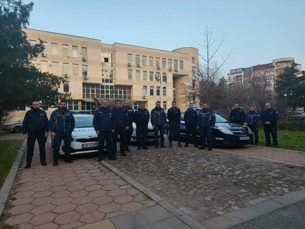 Светлини на патрулки и минута мълчание: Пловдив почете загиналите полицаи