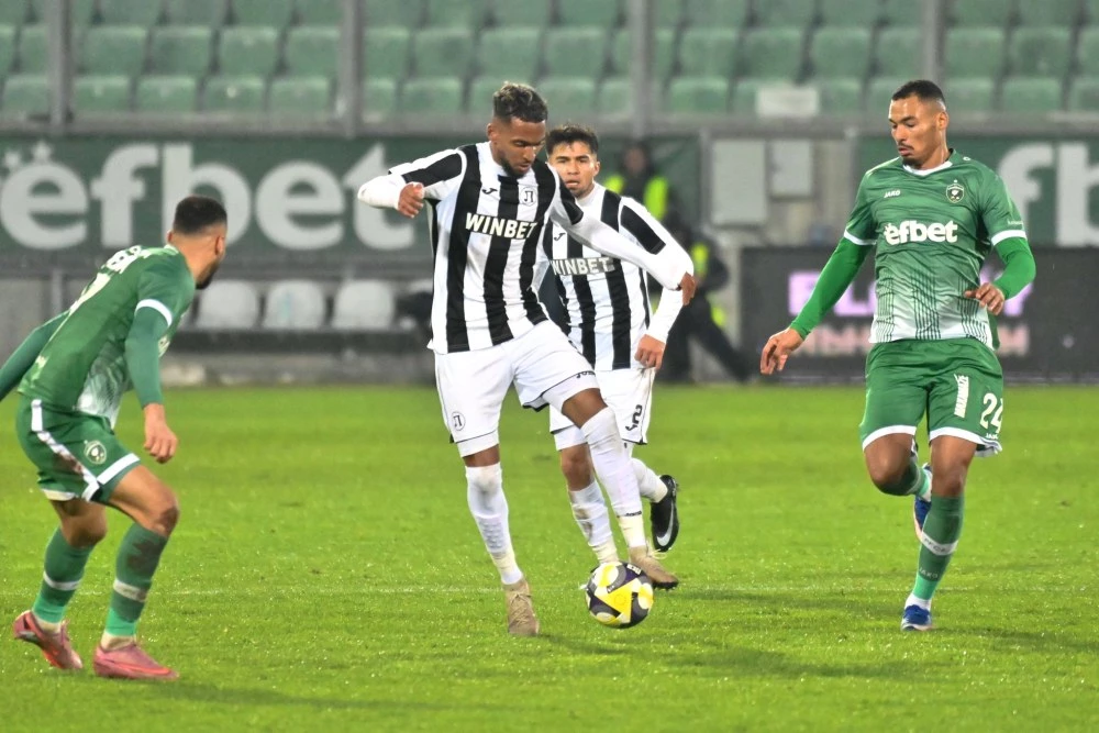 Може ли Локо да вземе точки и от лидера Левски?