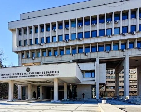 МВнР: Израел отваря въздушното си пространство с ограничение от 100 пътници