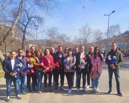 От ГЕРБ поздравиха с цвете дамите в Пловдив за 8 март