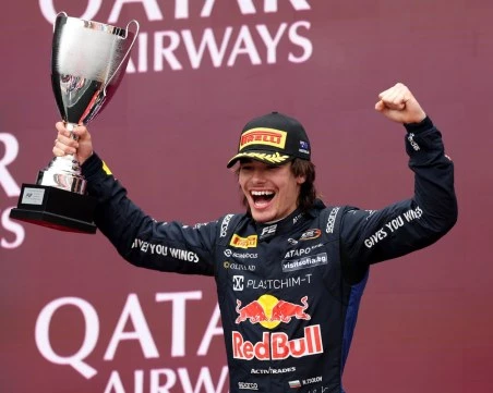 Страхотен! Никола Цолов с първа победа във Формула 2