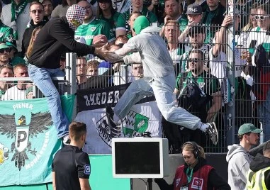 Фенове деактивираха ВАР по време на мач във Втора Бундеслига