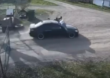 Мъж опита да прегази жена си в Старозагорско, с опасност за живота е