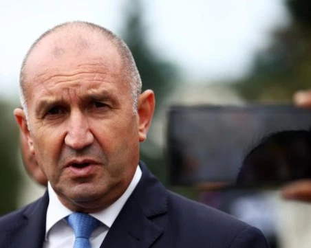 Мълчанието е злато или политическият „шпагат