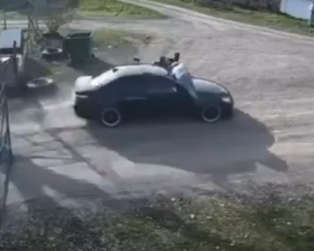 Мъж опита да прегази жена си в Старозагорско, с опасност за живота е