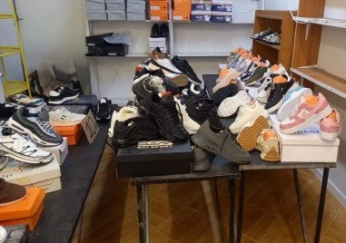 Полицията в Пловдив иззе над 200 ментета на Nike и Polo