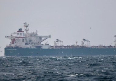 Военноморските сили на САЩ ескортираха петролен танкер през Ормузкия проток