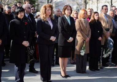 Йотова: Холокостът не започна с Аушвиц, водещи политици подхранват омразата