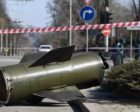 Израел: Половината от иранските балистични ракети са оборудвани с касетъчни боеприпаси