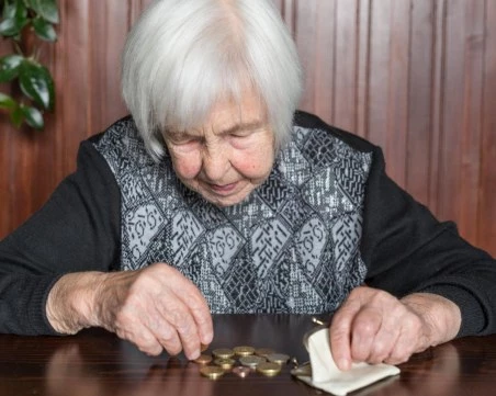 Кабинетът решава дали да отпусне великденски надбавки за над 1 600 000 пенсионери