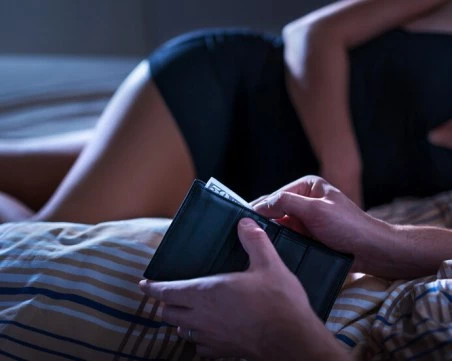 Разбиха в Банско престъпна група за насилие и изнудване на жени с цел проституция