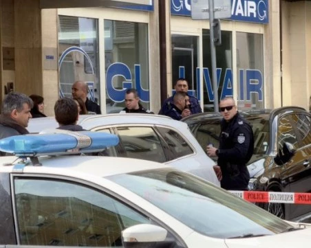 Сигнал за бомба блокира централна софийска улица