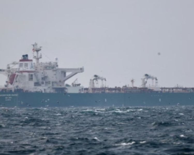 Военноморските сили на САЩ ескортираха петролен танкер през Ормузкия проток