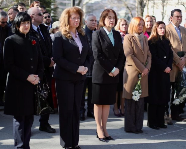 Йотова: Холокостът не започна с Аушвиц, водещи политици подхранват омразата