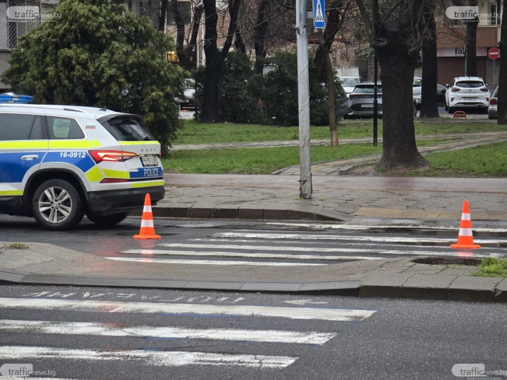 Товарен микробус блъсна две момичета на пешеходна пътека в Лом
