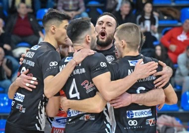 Волейболният Локомотив се справи с Берое за 10 от 10 домакински победи