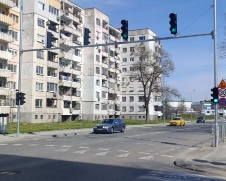 Поставиха нов светофар на възлово място в „Южен