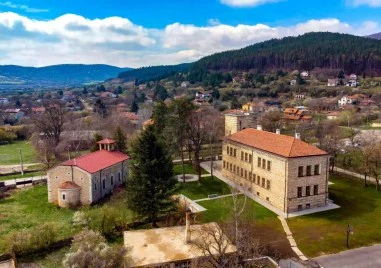 Преподаватели без квалификация и фиктивни изпити? ИТН с коментар за училището на убитото край Околчица момче