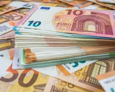 МС ще осигури 5% увеличение на заплатите в пощите, БДЖ, НКЖИ и градския транспорт в общините