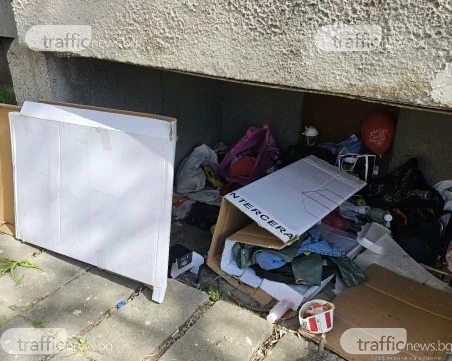 Семейство с две деца устрои бивак под тераса на блок в Тракия, институциите се задействаха