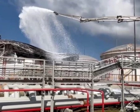 Украинска атака с дрон подпали руска петролна база