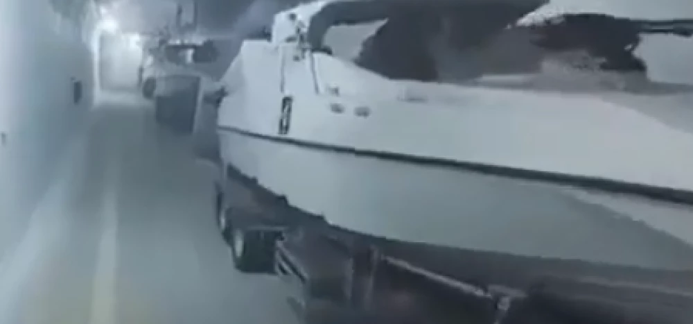 Иран показа видео с тунели, пълни с морски дронове и ракети