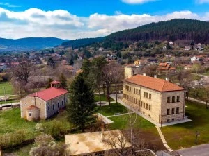 Преподаватели без квалификация и фиктивни изпити? ИТН с коментар за училището на убитото край Околчица момче