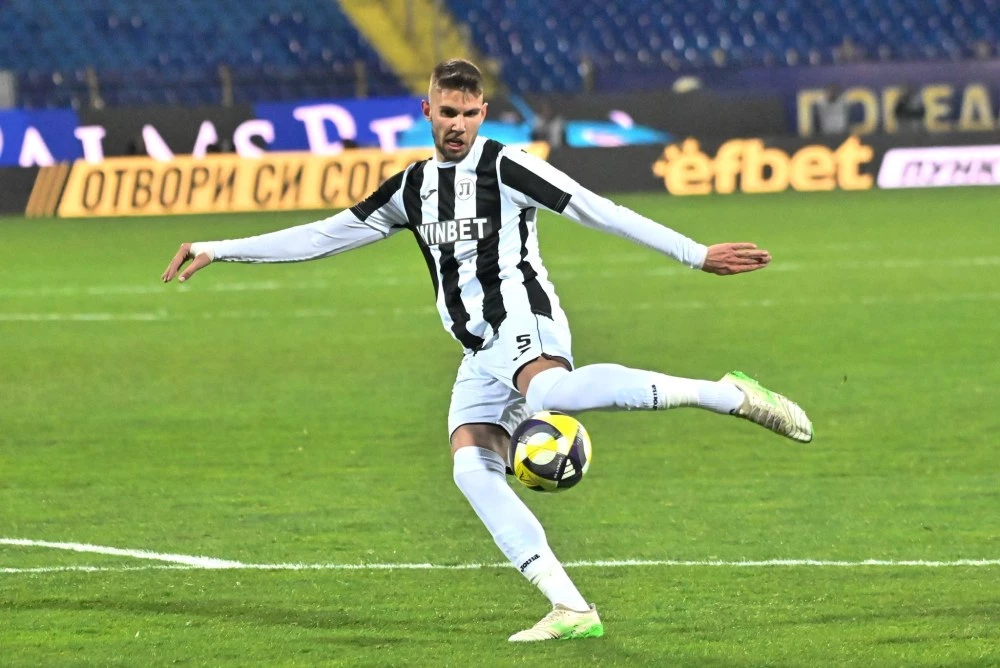 Трима играчи на Локо с повиквателна за младежкия национален отбор