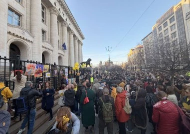 Близките на шестимата, открити мъртви край Петрохан и Околчица, излязоха на протест