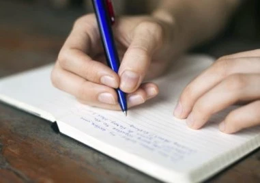 Какво влияние оказва писането на ръка върху запаметяването?