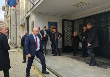 Компрометирани кадри се връщат в полицията, за да гарантират „честни избори