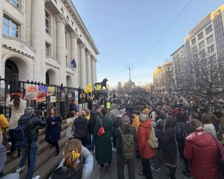 Близките на шестимата, открити мъртви край 