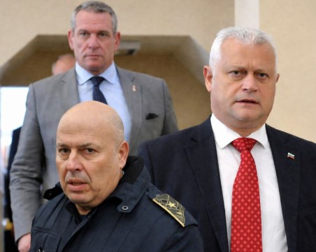 Майката на Митко към Дечев: Проверката е параван, за да държите Костадинов на поста