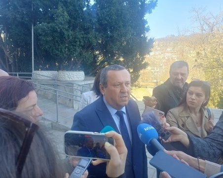 Министър Адемов: Подготвя се механизъм за подкрепа, ако цените на горивата продължат да се покачват