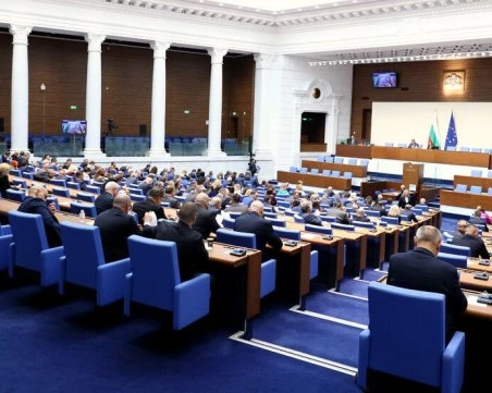 НС задължи служебния кабинет да внесе ратификация за Съвета за мир на Тръмп