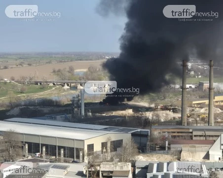 Отново горят гуми и боклуци на изхода на Пловдив, облак отровен дим се носи към града
